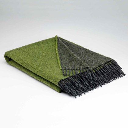 Collection Meadow Green Reversible Throw 145cm x 200cm Green & Dark Grey Collection Meadow Green Reversible Throw 145cm x 200cm Green & Dark Grey