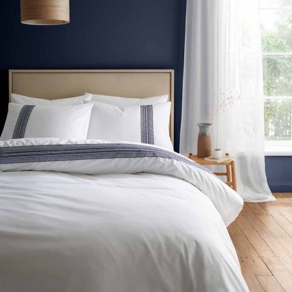 Remy Embroidery Duvet Cover Set White/Blue (Multiple Sizes) Remy Embroidery Duvet Cover Set White/Blue (Multiple Sizes)