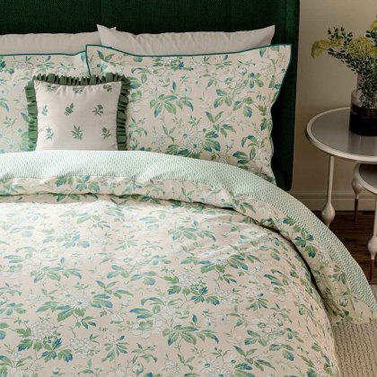 Briar Bloom Reversible Duvet Cover Set Green (Multiple Sizes) Briar Bloom Reversible Duvet Cover Set Green (Multiple Sizes)