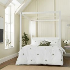 Tufted Star Reversible Duvet Cover Set White & Green (Multiple Sizes) Tufted Star Reversible Duvet Cover Set White & Green (Multiple Sizes)