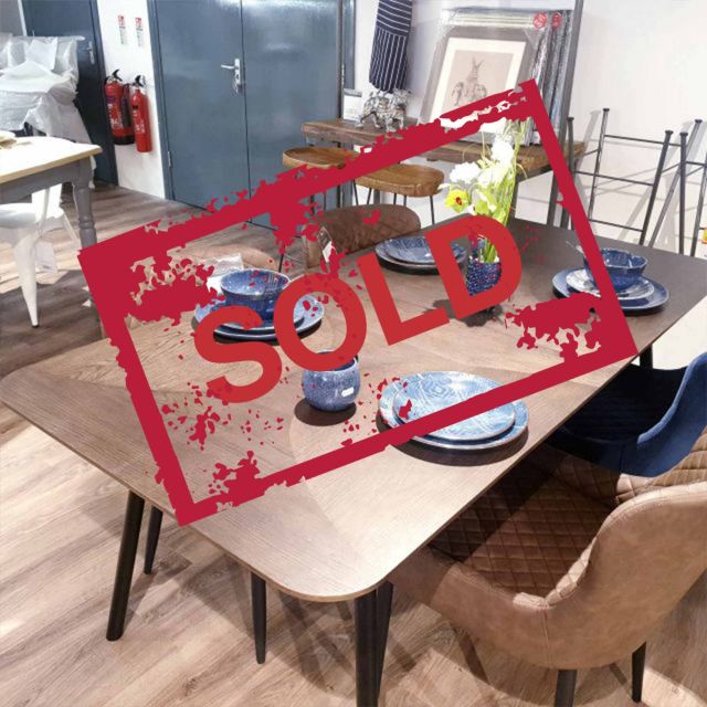 Latina 6-8 Person Extending Dining Table WAS €999 NOW €659 (Available in Galway)
