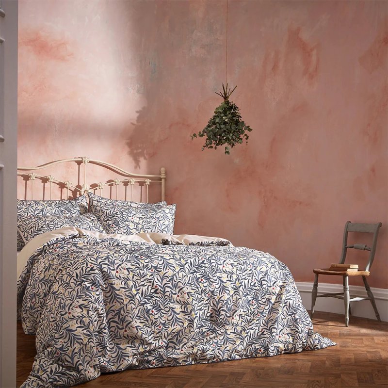 Edinburgh Weavers Malory Traditional Floral Reversible Super King Duvet Cover Set Navy