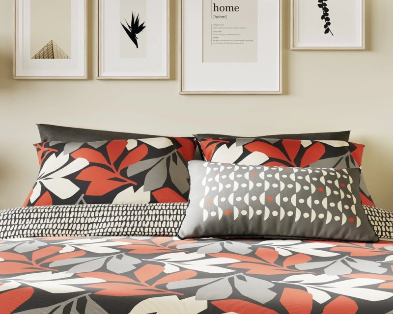 Simply Scandi Otto Reversible Super King Duvet Cover Set Scarlet & Neutral Close Up