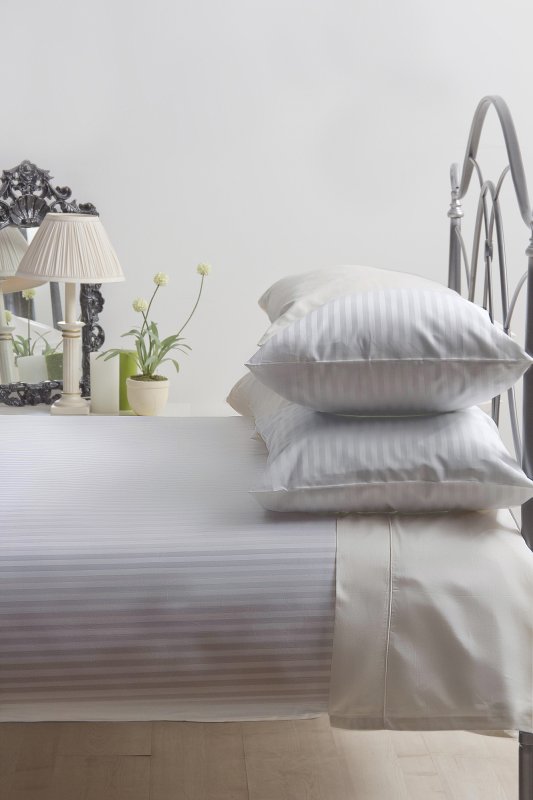 Belledorm Hotel Stripe Double Duvet Set Platinum