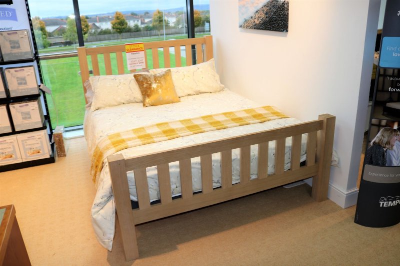Sapphire Oak Double (135cm) Bedstead RRP €785 OUR PRICE €429 SAVE €356