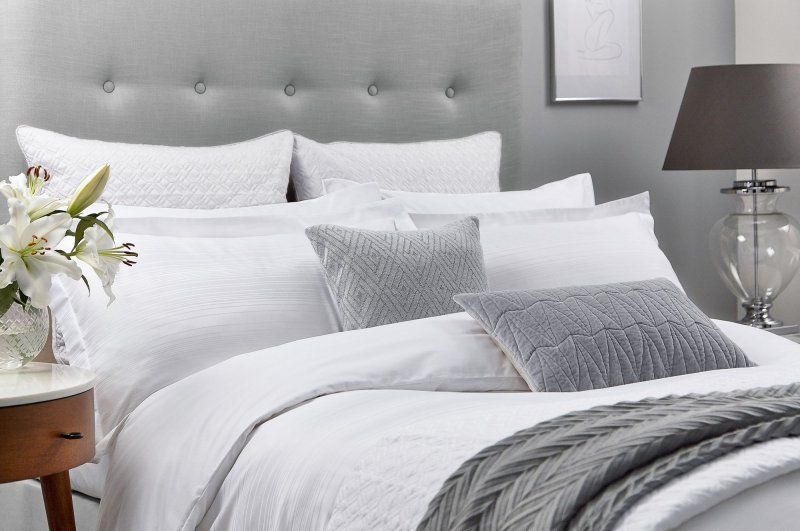 Peacock Blue Hotel Peacock Blue Manila King Duvet Cover White