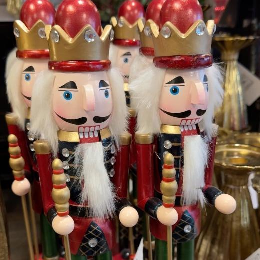 A little peek behind the scenes at our Christmas Shop 🎄✨ Our Meubles elves were hard at work las...