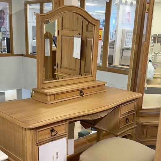 Dreaming of a French-inspired bedroom? 🤍 Meet the Lottie range. Just added to our Stock Clearance,...