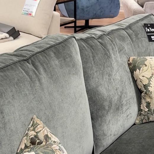 Our best-selling Chateauneuf sofa has had a little revamp… and we are OBSESSED 🤎 Now reduced as...