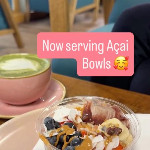 Look what’s just landed at Café Meubles 👀 Say hello to our delicious açai bowls! 🫐🥝 Choo...