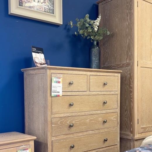 A bedroom trend we can’t get enough of 🤎 Bring a touch of French elegance into your bedroom with...